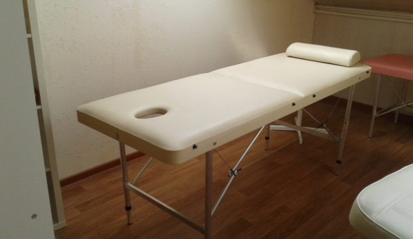 ТОП-22 лучших недорогих складных массажных столов в 2025 году