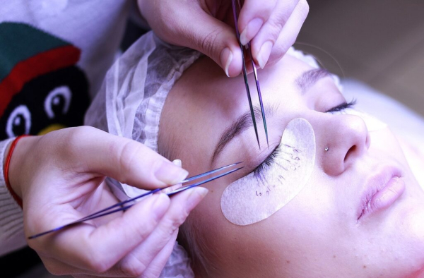 ТОП-15 лучших школ наращивания ресниц в Москве по цене/качеству преподавания в 2026 году