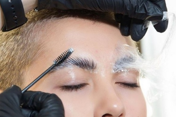 Рейтинг лучших школ бровистов в Москве по цене/качеству обучения в 2026 году